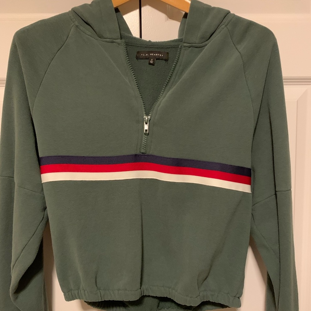 PacSun army green crop sweatshirt 💚🖤